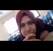 Awek tudung handjob dalam kereta search but min