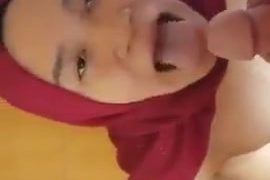 Aksi wanita  Melayu bertudung hitam blowjob di huang temu