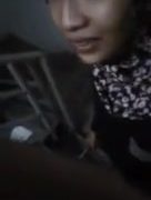 Awek melayu hisap kat tangga atau toilet