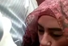 Awek melayu kena sedut dalam kereta