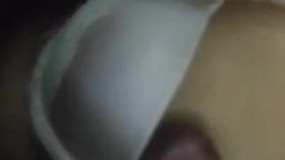 Melayu gosok batang kat tetek