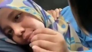 Awek baju kurung dalam kereta candid