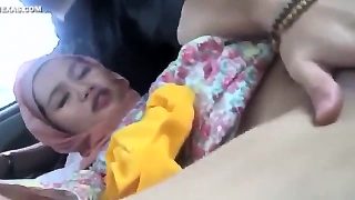 Malay perah tetek sampai keluar susu