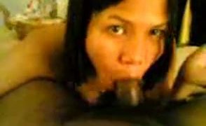 Blowjob dari wanita berambut hitam