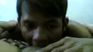 Pasangan malaysia saling menjilat