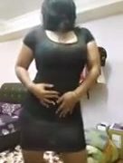 Perempuan murahan melayu tarian seksi berpakaian hitam