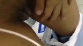 Awek berhijab dengan faraj yang cantik melancap