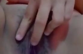 Melayu muda berhijab rakam video melancap sendiri