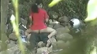Pasangan asia menembak rahsia seks skandal dalam hutan