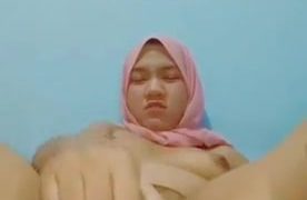 Awek melayu bertudung melancap