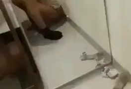 Blowjob di pejabat gadis hijab