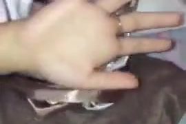 Melayu berhijab berkaca mata kacau dengan menyembunyikan muka