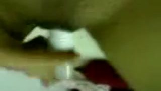 Perempuan murahan yang melancap dengan dildonya pengsan