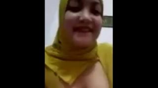 Aksi niza awek kelantan melayu tudung
