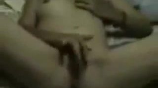 Faraj wanita melayu basah serta merta semasa melakukan hubungan seks