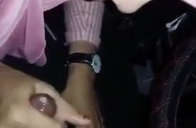 Handjob melayu berserban dalam kereta