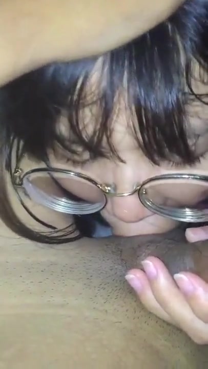 Gadis kolej menghisap zakar lagi