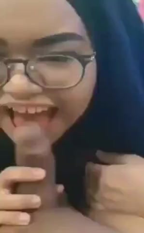 Hijab melayu jilat batang ghairah