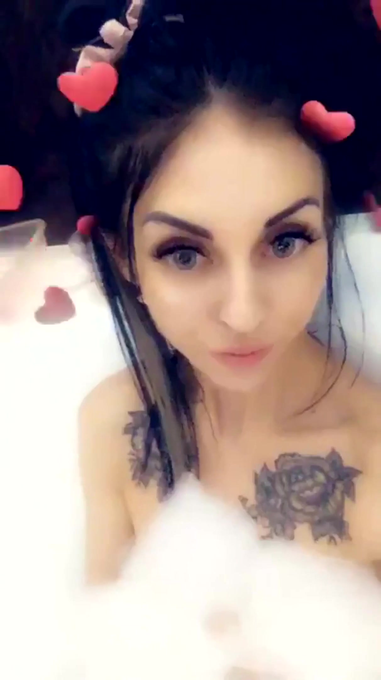 Linda seksual mencari keseronokan dengan payudara sexy saya